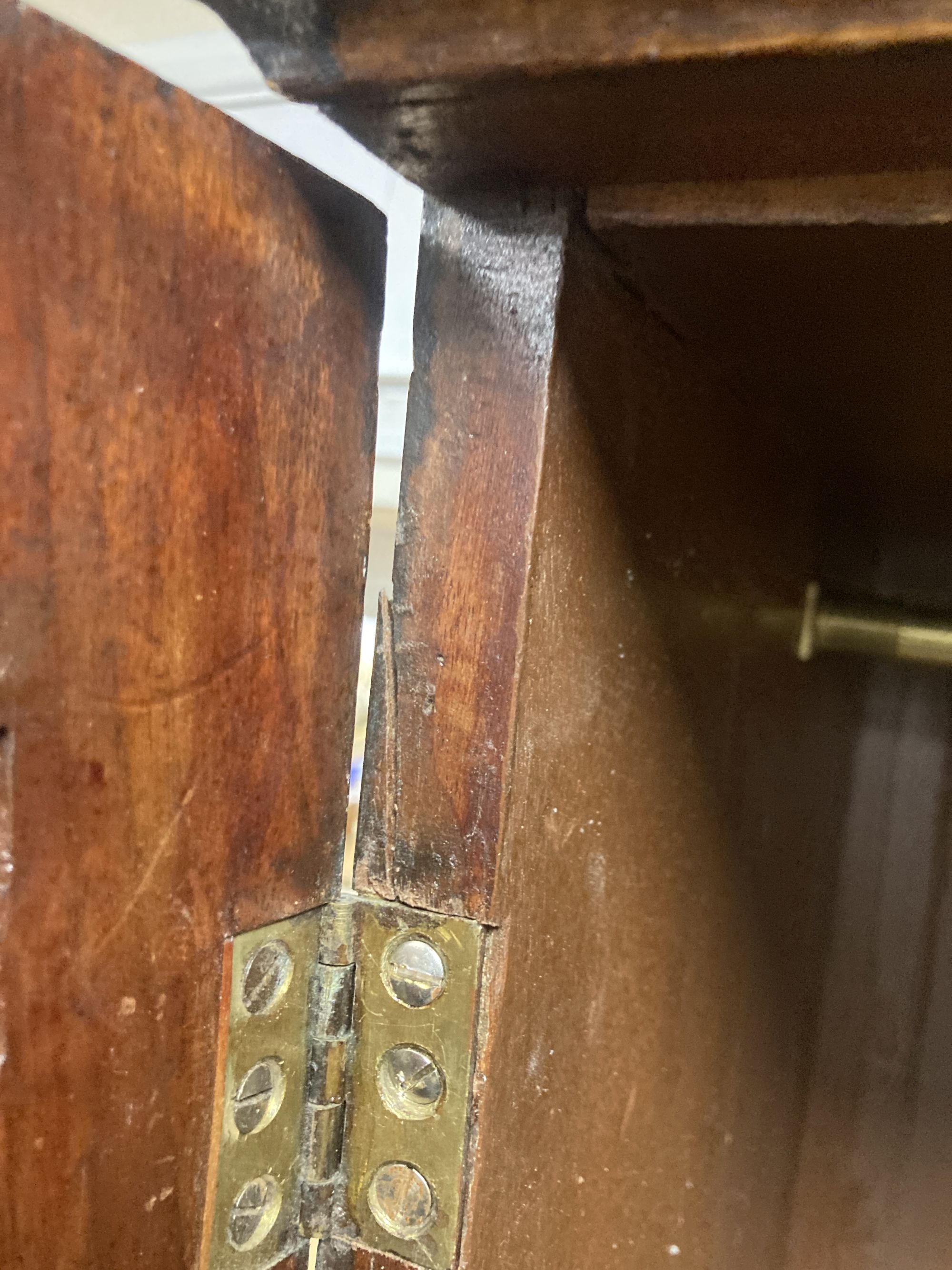A George III mahogany linen press, width 126cm, depth 62cm, height 210cm